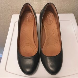 Clark's black leather wedge shoes sz 6M